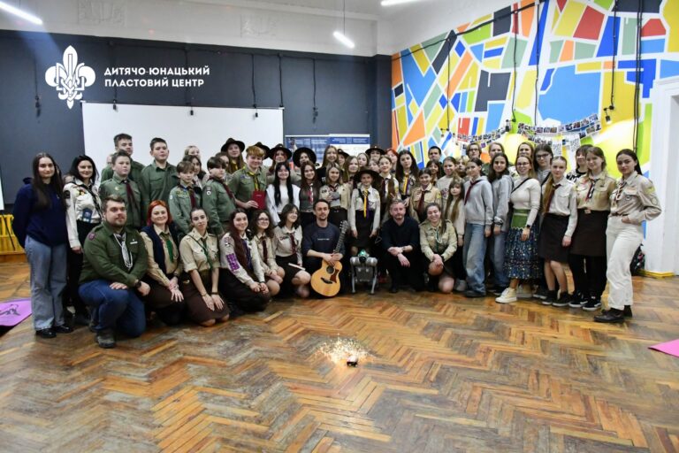 Пластуни мали зустріч з письменником Сергієм Жаданом